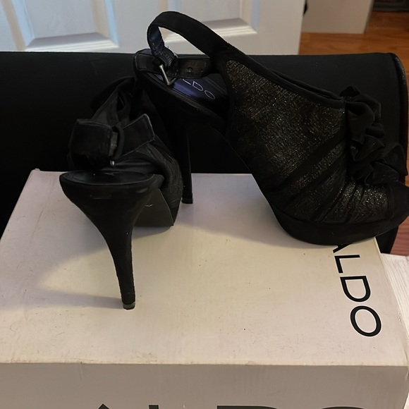 Also heels size 9 - Picture 2 of 3